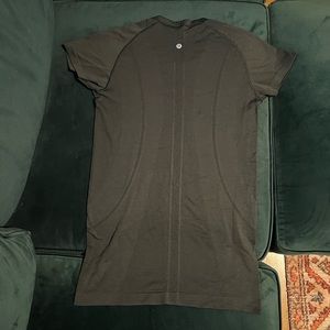 Lululemon swiftly tech short sleeve shirt size 8